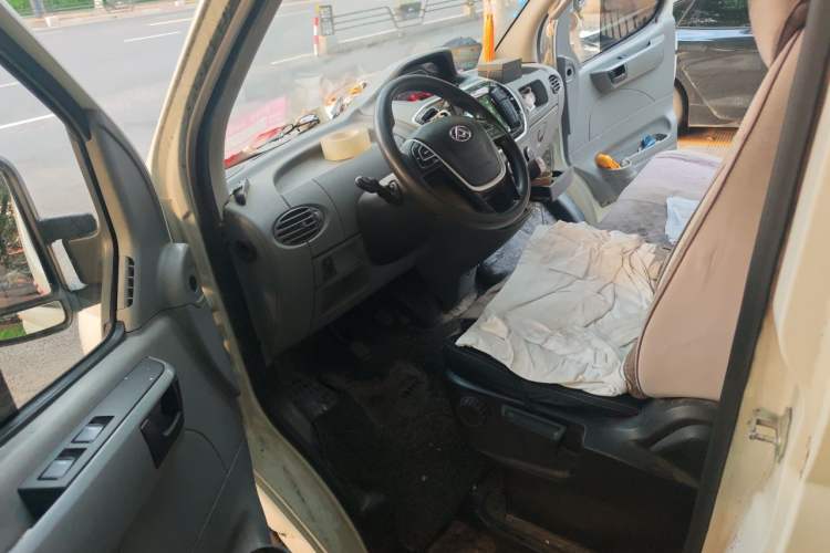 Used SAIC MAXUS Xintu V80 2019 2.5T Classic Edition 6-Speed Manual – Aoyuntong Modified Version Short Wheelbase Mid-Height Roof 5/6 Seats Driver Seat