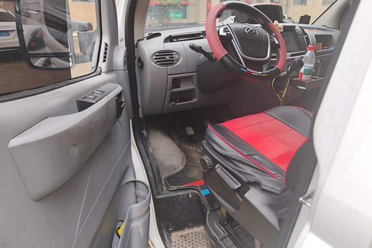 Used SAIC MAXUS Xintu V80 2019 2.5T Classic Version 6-Speed Manual – Aoyuntong Modified Long Wheelbase Mid-Height 7-Seater Driver Seat