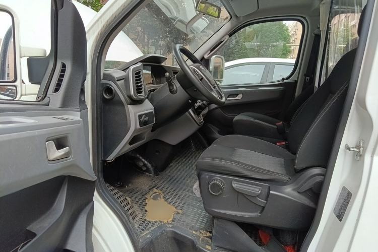 Used SAIC MAXUS Xintu V80 2019 2.0T Plus AMT Aoyuntong Short Wheelbase Ultra-Low Roof 5/6-Seater Driver Seat