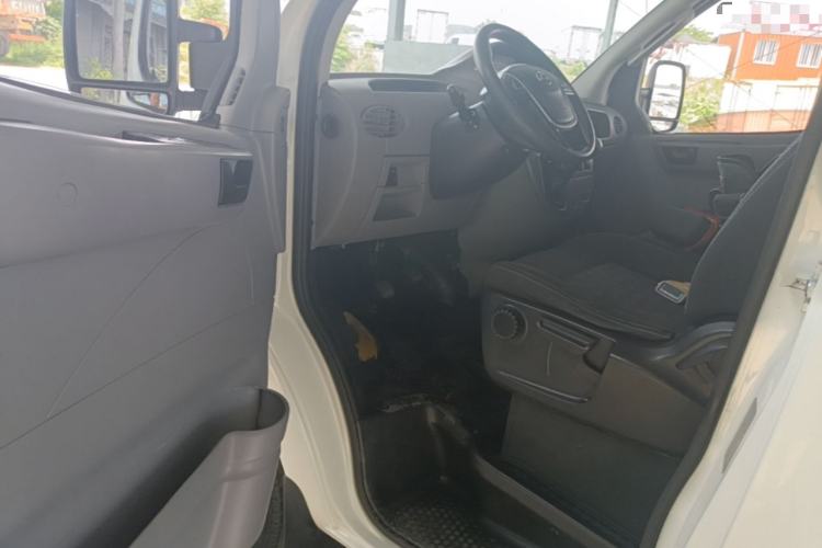 Used SAIC MAXUS Xintu V80 2019 2.5T Classic Edition 6-Speed Manual – Aoyuntong Short Wheelbase Mid-Height Design 5/6 Seats Driver Seat