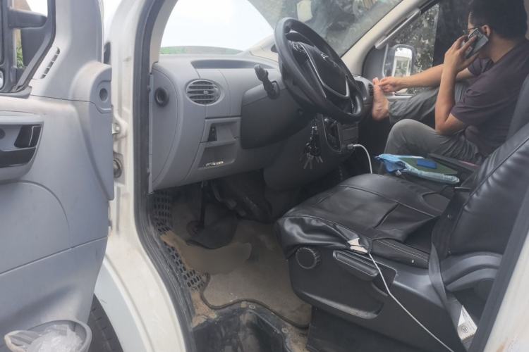 Used SAIC MAXUS Xintu V80 2019 2.5T Classic AMT Aoyuntong Short Wheelbase Mid-Roof 5/6-Seater Driver Seat