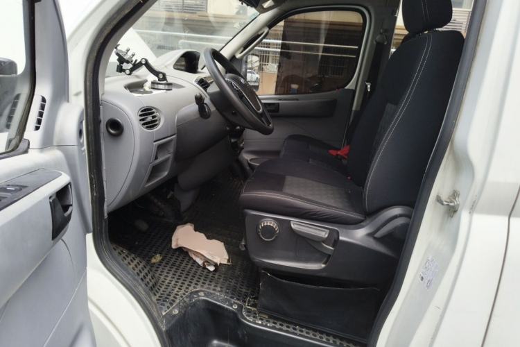 Used SAIC MAXUS Xintu V80 2019 2.5T Classic Version 6-Speed Manual – Aoyuntong Modified Long Wheelbase Mid-Height 7-Seater Driver Seat
