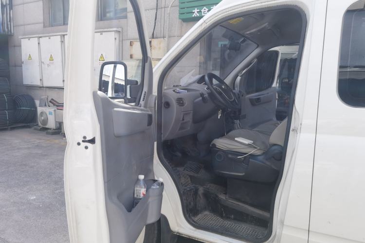 Used SAIC MAXUS Xintu V80 2019 2.5T Classic Model 6-Speed Manual Aotong Long Wheelbase Mid-Height 7-Seater Driver Seat