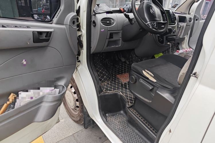 Used SAIC MAXUS Xintu V80 2019 2.5T Classic Edition AMT Aoyuntong Facelifted Long Wheelbase Mid-Height 7-Seater Driver Seat