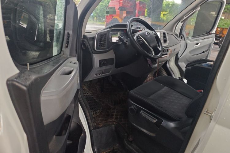 Used SAIC MAXUS Xintu V80 2019 2.0T Plus AMT Aoyuntong Short Wheelbase Ultra-Low Roof 5/6-Seater Driver Seat