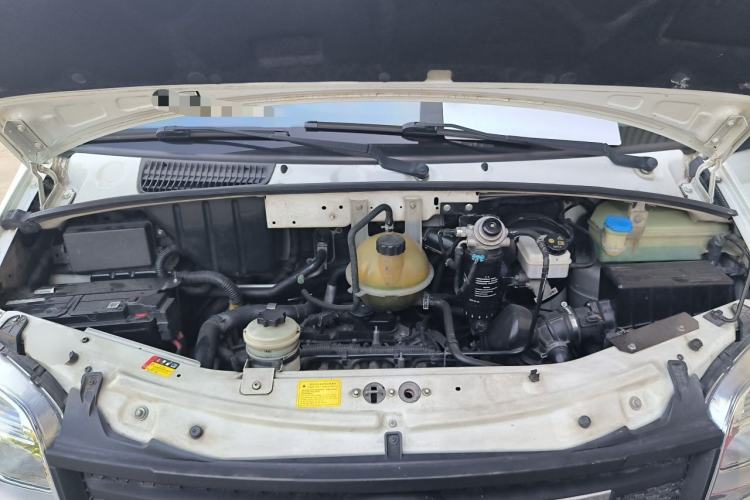 Used SAIC MAXUS Xintu V80 2019 2.5T Classic Edition 6-Speed Manual – Aoyuntong Short Wheelbase Mid-Height Design 5/6 Seats Engine Bay
