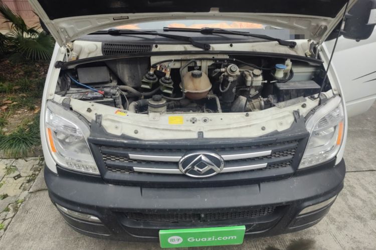 Used SAIC MAXUS Xintu V80 2019 2.5T Classic Model AMT Aoyuntong Long Wheelbase High-Roof 7-Seater Engine Bay