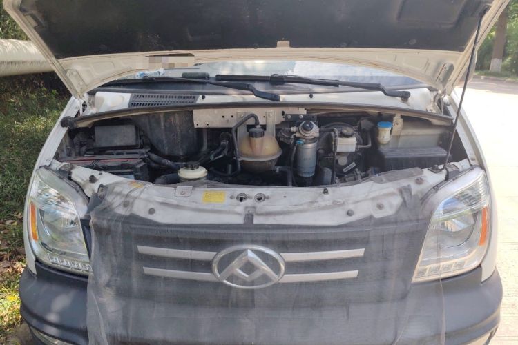Used SAIC MAXUS Xintu V80 2019 2.5T Classic Version 6-Speed Manual – Aoyuntong Modified Long Wheelbase Mid-Height 7-Seater Engine Bay
