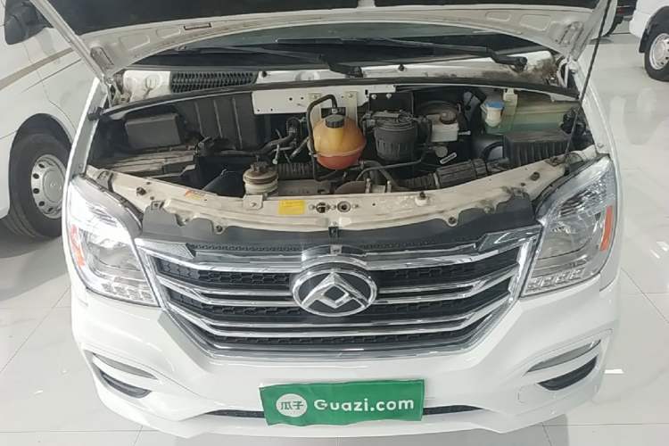 Used SAIC MAXUS Xintu V80 2019 2.0T Plus AMT Aoyuntong Short Wheelbase Ultra-Low Roof 5/6-Seater Engine Bay