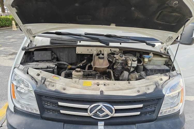 Used SAIC MAXUS Xintu V80 2019 2.5T Classic Version 6-Speed Manual – Aoyuntong Modified Long Wheelbase Mid-Height 7-Seater Engine Bay
