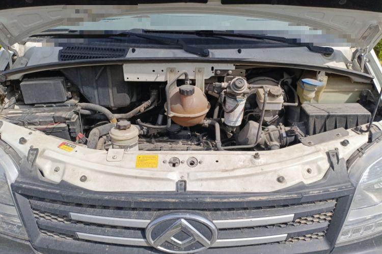 Used SAIC MAXUS Xintu V80 2019 2.5T Classic Version 6-Speed Manual – Aoyuntong Modified Long Wheelbase Mid-Height 7-Seater Engine Bay
