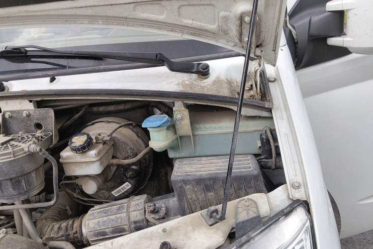 Used SAIC MAXUS Xintu V80  Engine Bay Left