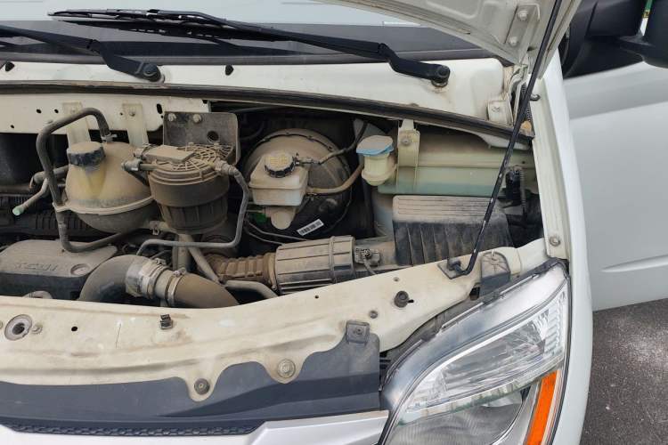 Used SAIC MAXUS Xintu V80 2019 2.0T Plus 6-speed Manual – Aotong Long Wheelbase Mid-Height 7-Seater Engine Bay Left