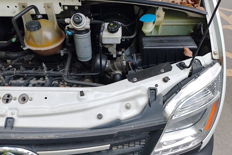 Used SAIC MAXUS Xintu V80  Engine Bay Left