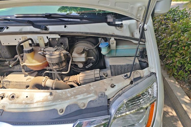 Used SAIC MAXUS Xintu V80  Engine Bay Left