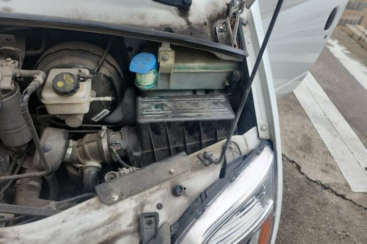 Used SAIC MAXUS Xintu V80 2019 2.5T Classic Model AMT Aoyuntong Short Wheelbase Ultra-Low Roof 5/6-Seater Engine Bay Left