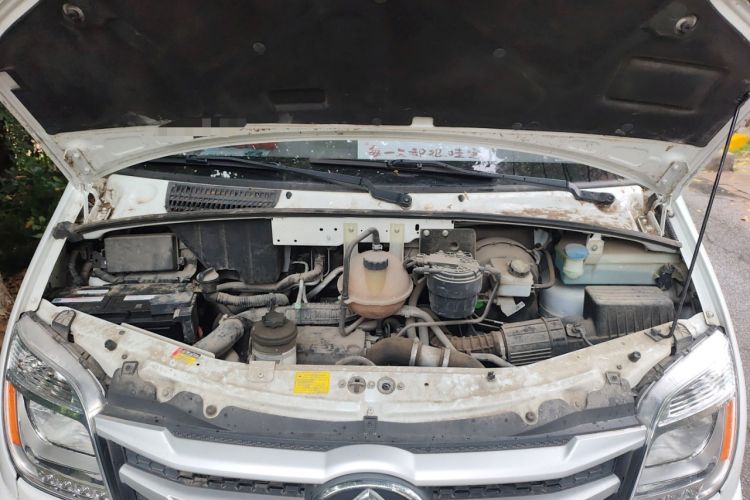 Used SAIC MAXUS Xintu V80 2019 2.0T Plus 6-Speed Manual – Aoyuntong Short Wheelbase Mid-Roof Design 5/6-Seater Engine Bay