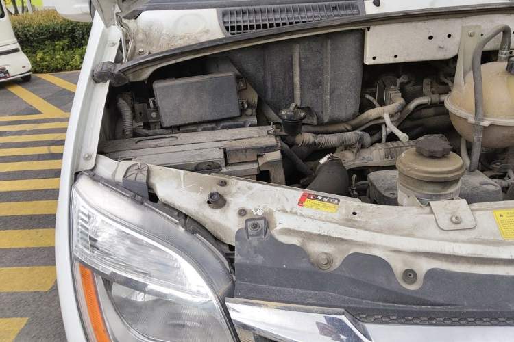 Used SAIC MAXUS Xintu V80  Engine Bay Right