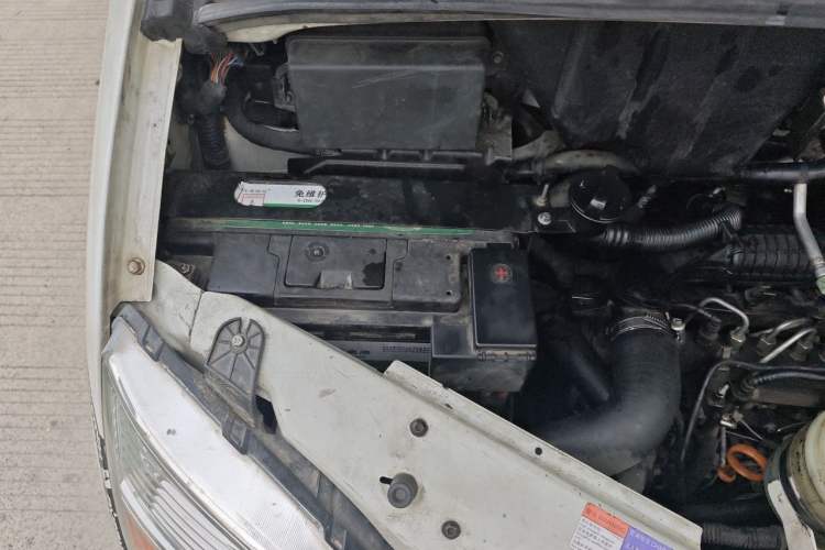 Used SAIC MAXUS Xintu V80 2019 2.0T Plus 6-speed Manual – Aotong Long Wheelbase Mid-Height 7-Seater Engine Bay Right