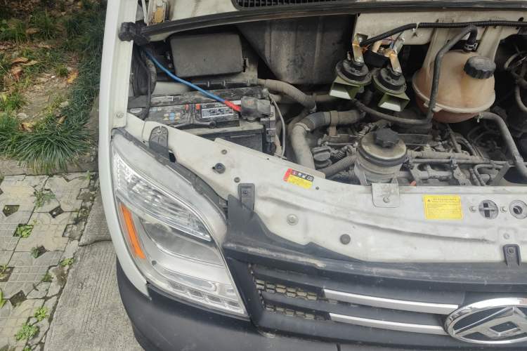 Used SAIC MAXUS Xintu V80 2019 2.5T Classic Model AMT Aoyuntong Long Wheelbase High-Roof 7-Seater Engine Bay Right