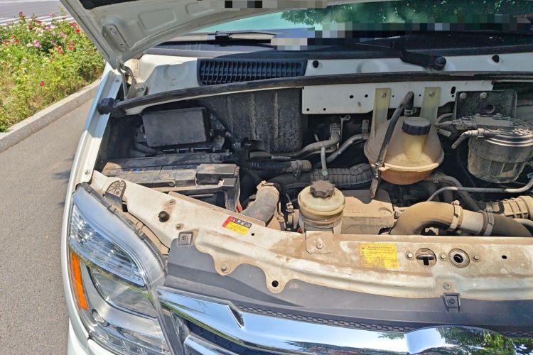 Used SAIC MAXUS Xintu V80  Engine Bay Right