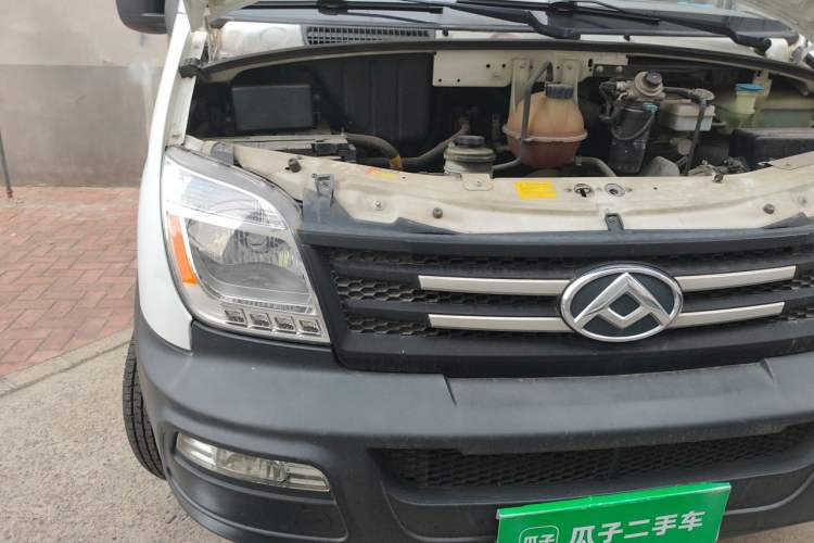 Used SAIC MAXUS Xintu V80 2019 2.5T Classic Model 6-Speed Manual Aotong Long Wheelbase Mid-Height 7-Seater Engine Bay Right