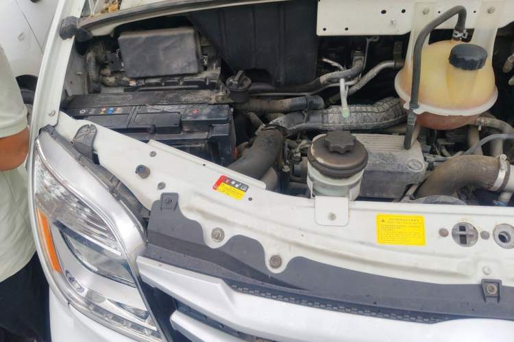 Used SAIC MAXUS Xintu V80 2019 2.0T Plus 6-Speed Manual – Aoyuntong Short Wheelbase Ultra-Low Roof 5/6-Seater Engine Bay Right