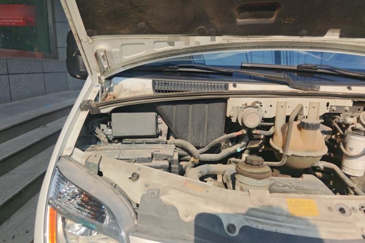 Used SAIC MAXUS Xintu V80  Engine Bay Right
