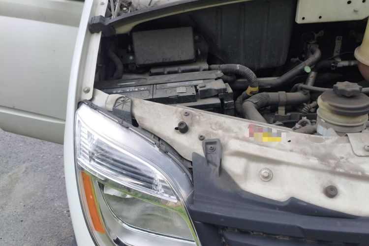 Used SAIC MAXUS Xintu V80  Engine Bay Right