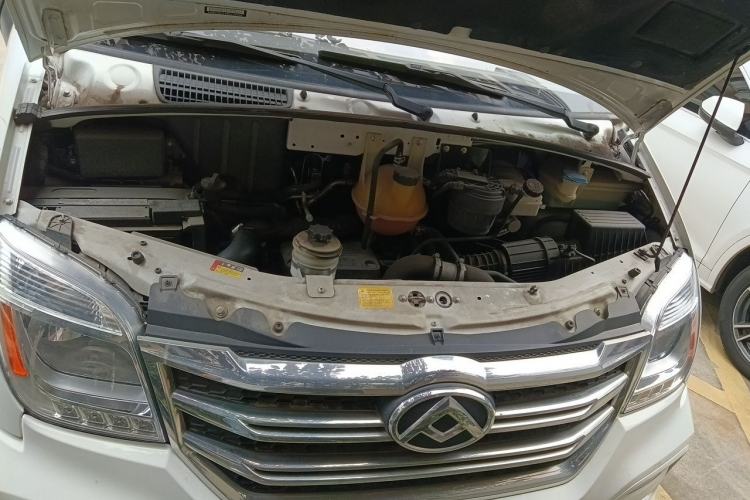 Used SAIC MAXUS Xintu V80 2019 2.0T Plus AMT Aoyuntong Short Wheelbase Ultra-Low Roof 5/6-Seater Engine Bay