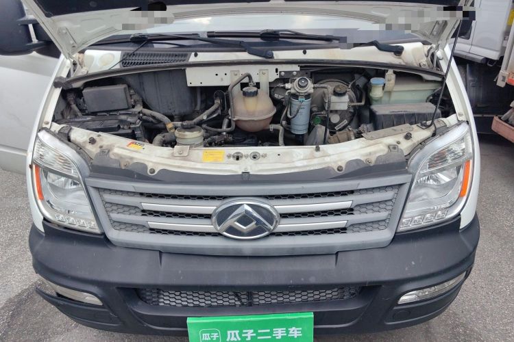 Used SAIC MAXUS Xintu V80 2019 2.5T Classic Model 6-Speed Manual Aotong Long Wheelbase Mid-Height 7-Seater Engine Bay
