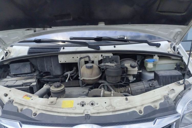 Used SAIC MAXUS Xintu V80 2019 2.0T Plus AMT Aoyuntong Short Wheelbase Mid-Roof 5/6-Seater Engine Bay