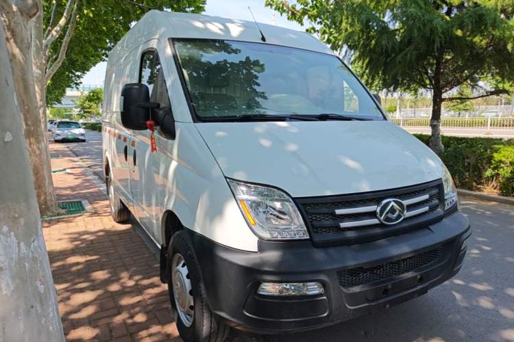 Used SAIC MAXUS Xintu V80 2019 2.5T Classic 6-Speed Manual Van Short Wheelbase Mid-Roof Design 2/3 Seats Exterior 1