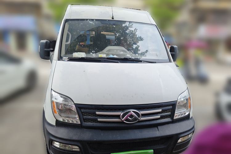 Used SAIC MAXUS Xintu V80 2019 2.5T Classic 6-Speed Manual Van Short Wheelbase Mid-Roof 6-Seater Exterior 1