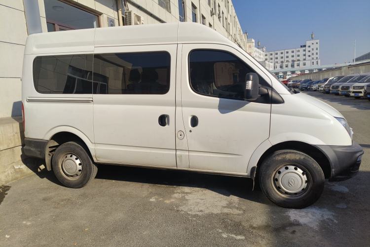 Used SAIC MAXUS Xintu V80 2019 2.5T Classic AMT Aoyuntong Short Wheelbase Mid-Roof 5/6-Seater Exterior 2