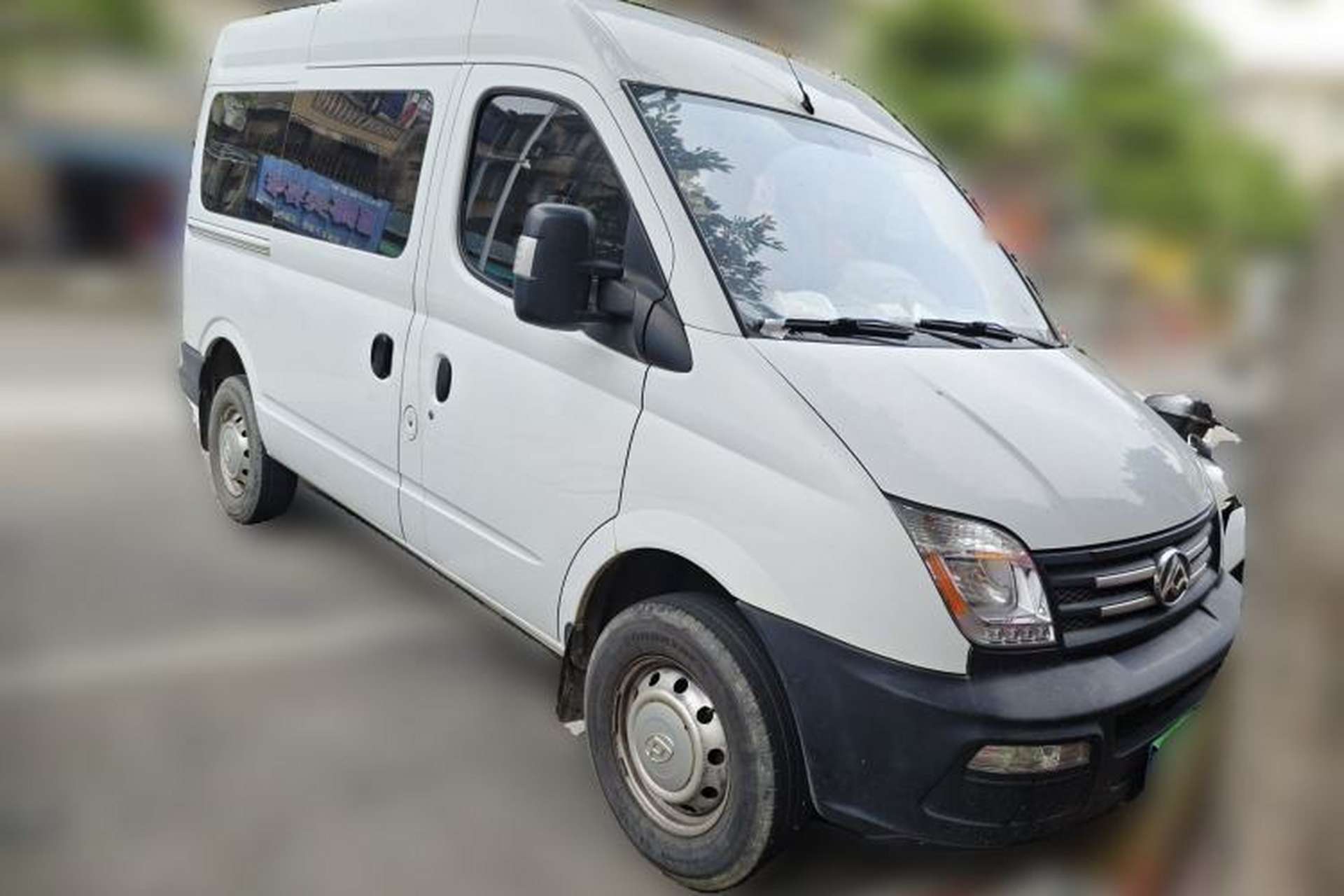 Used SAIC MAXUS Xintu V80 2019 2.5T Classic 6-Speed Manual Van Short Wheelbase Mid-Roof 6-Seater Exterior 2