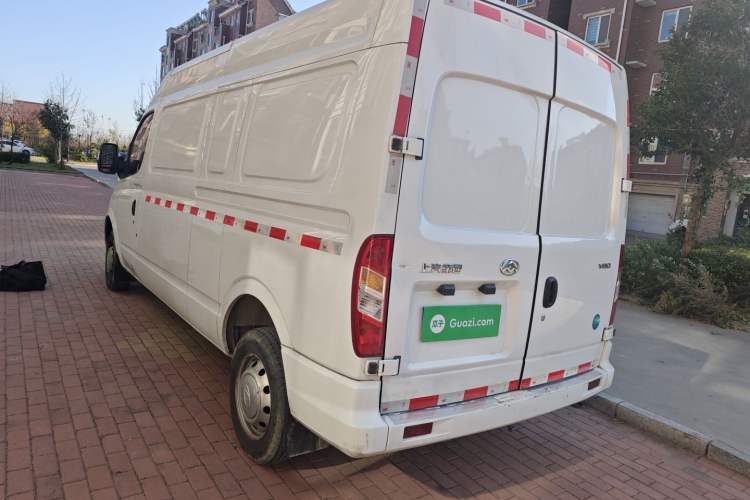 Used SAIC MAXUS Xintu V80 2019 2.0T Plus 6-Speed Manual Van Long Wheelbase Mid-Roof Design 2-3 Seater Exterior 3