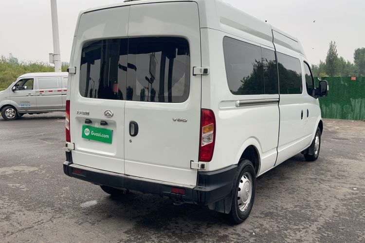 Used SAIC MAXUS Xintu V80 2019 2.5T Classic Version 6-Speed Manual Extended Wheelbase Mid-Roof Design 9-Seater Exterior 3