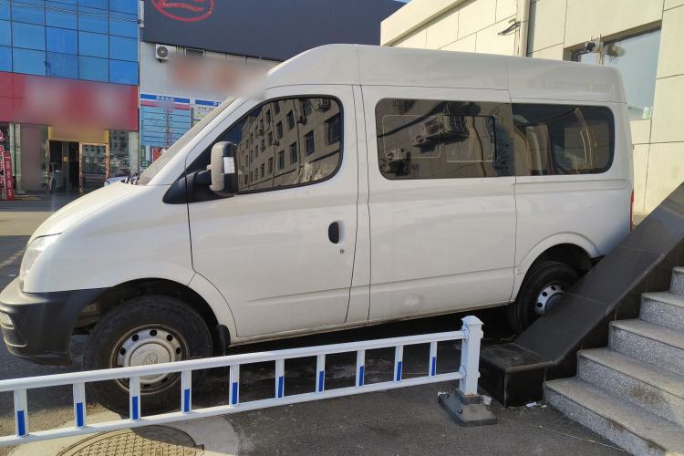Used SAIC MAXUS Xintu V80 2019 2.5T Classic AMT Aoyuntong Short Wheelbase Mid-Roof 5/6-Seater Exterior 4