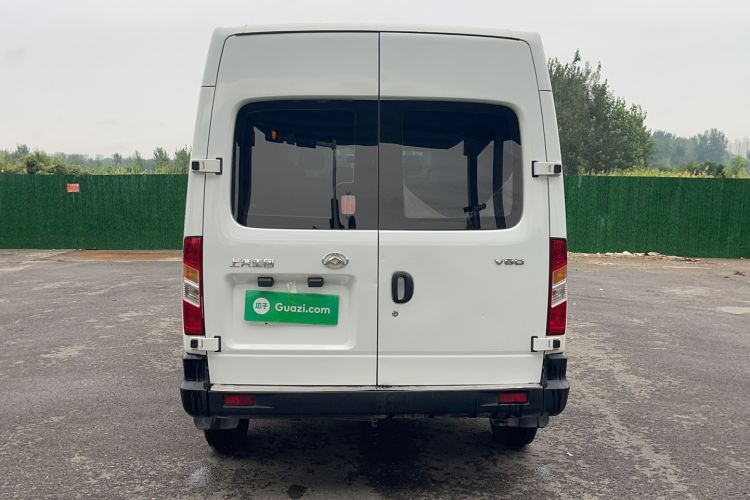 Used SAIC MAXUS Xintu V80 2019 2.5T Classic Version 6-Speed Manual Extended Wheelbase Mid-Roof Design 9-Seater Exterior 4
