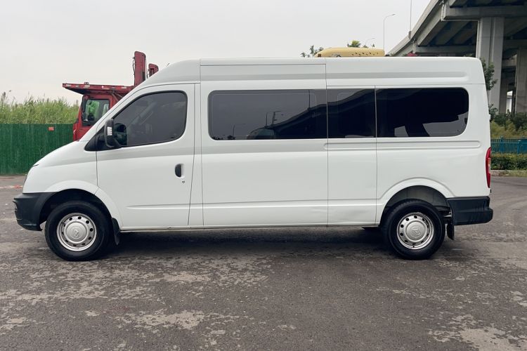 Used SAIC MAXUS Xintu V80 2019 2.5T Classic Version 6-Speed Manual Extended Wheelbase Mid-Roof Design 9-Seater Exterior 5