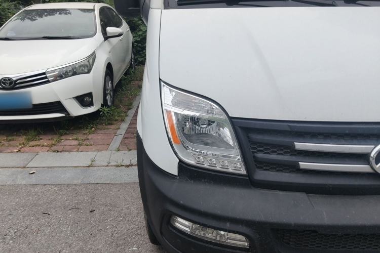 Used SAIC MAXUS Xintu V80 2019 2.5T Classic Model 6-Speed Manual Aotong Long Wheelbase Mid-Height 7-Seater Exterior 6
