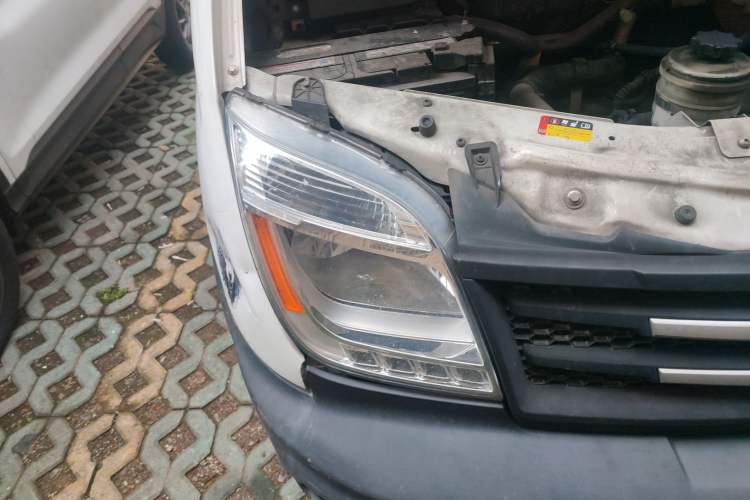 Used SAIC MAXUS Xintu V80 2019 2.5T Classic Edition 6-Speed Manual – Aoyuntong Short Wheelbase Mid-Height Design 5/6 Seats Exterior 6