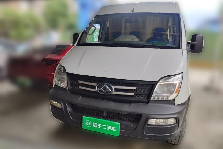 Used SAIC MAXUS Xintu V80 2019 2.5T Classic Model 6-Speed Manual Aotong Long Wheelbase Mid-Height 7-Seater Front