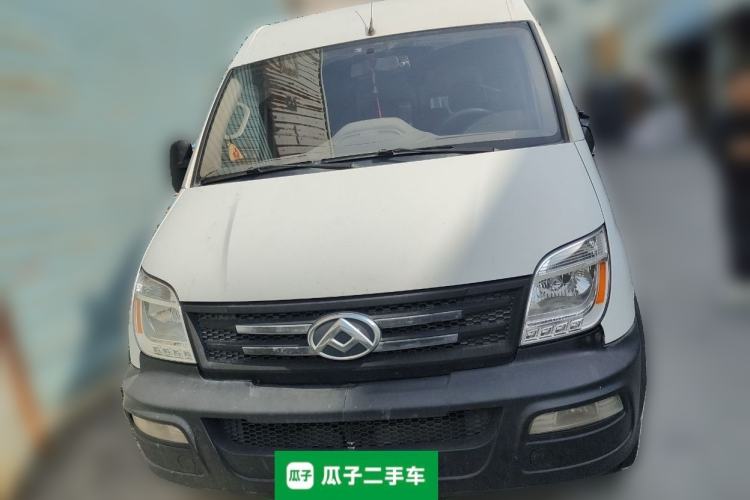 Used SAIC MAXUS Xintu V80 2019 2.5T Classic 6-Speed Manual Van Short Wheelbase Mid-Roof Design 2/3 Seats Front