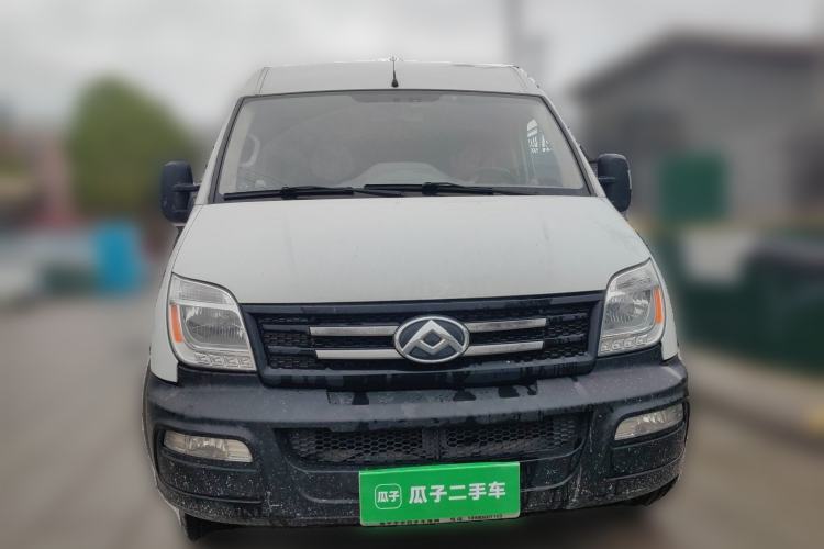 Used SAIC MAXUS Xintu V80 2019 2.5T Classic Model 6-Speed Manual Aotong Long Wheelbase Mid-Height 7-Seater Front