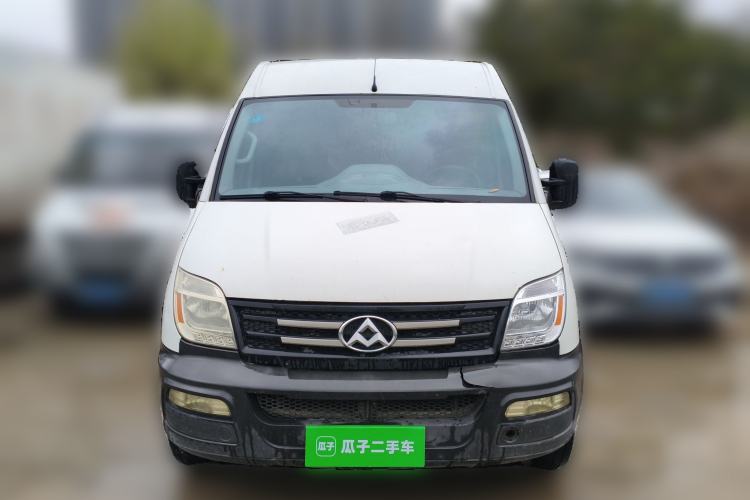 Used SAIC MAXUS Xintu V80 2019 2.5T Classic Model 6-Speed Manual Aotong Long Wheelbase Mid-Height 7-Seater Front