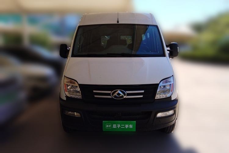 Used SAIC MAXUS Xintu V80 2019 2.5T Classic AMT Van Short Wheelbase Mid-Roof 6-Seater Front