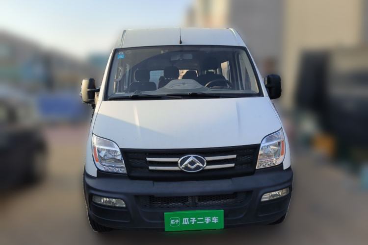 Used SAIC MAXUS Xintu V80 2019 2.5T Classic Model 6-Speed Manual Aotong Long Wheelbase Mid-Height 7-Seater Front