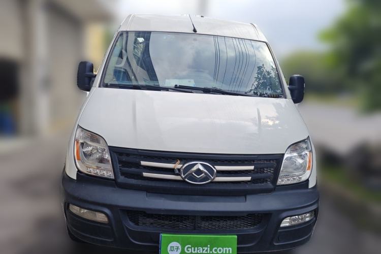 Used SAIC MAXUS Xintu V80 2019 2.5T Classic Model 6-Speed Manual Aotong Long Wheelbase Mid-Height 7-Seater Front